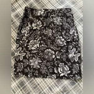 Classic Loft skirt size 6, like new